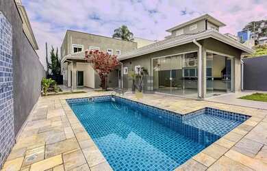 Imagem: A casa em condomínio possui 4 Dormitórios, 5 Banheiros, 3