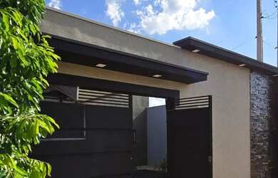 Imagem: A casa possui 2 Dormitórios, 2 Banheiros, 1 Vaga na garagem