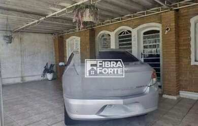 Imagem: A casa possui 2 Dormitórios, 2 Banheiros, 3 Vagas na garagem