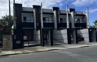 Imagem: A casa possui 3 Dormitórios, 1 Banheiro, 1 Vaga na garagem