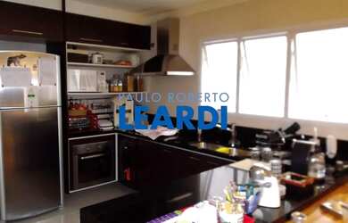 Imagem: A casa possui 3 Dormitórios, 3 Banheiros, 2 Vagas na garagem