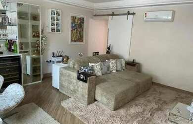 Imagem: A casa possui 3 Dormitórios, 2 Banheiros, 3 Vagas na garagem