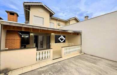 Imagem: A casa em condomínio possui 2 Dormitórios, 2 Banheiros, 3