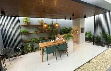 Imagem: A casa possui 2 Dormitórios, 1 Banheiro, 2 Vagas na garagem