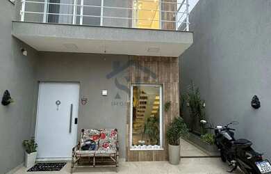 Imagem: A casa possui 3 Dormitórios, 3 Banheiros, 2 Vagas na garagem