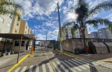 Imagem: O apartamento possui 2 Dormitórios, 1 Banheiro, 1 Vaga na garagem