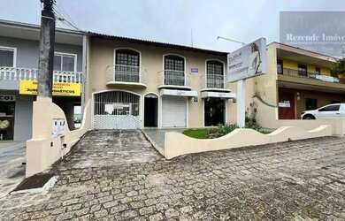 Imagem: A casa possui 5 Dormitórios, 4 Banheiros, 5 Vagas na garagem