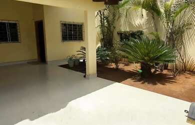 Imagem: A casa possui 3 Dormitórios, 3 Banheiros, 2 Vagas na garagem