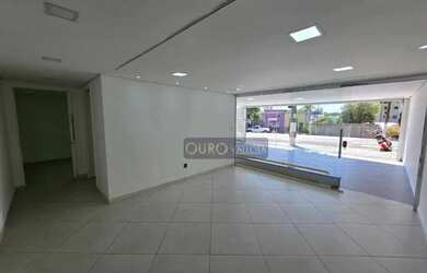 Imagem: O depósito para alugar possui 4 Vagas na garagem e 275m² de