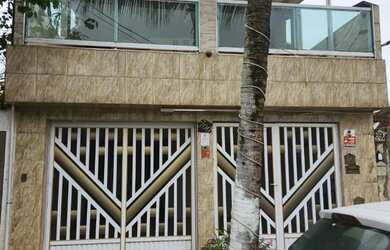 Imagem: A casa possui 3 Dormitórios, 3 Banheiros, 3 Vagas na garagem