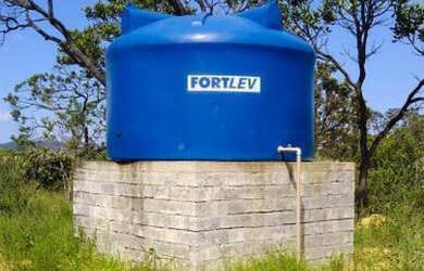 Imagem: O terreno e possui Dormitórios, Suítes, Banheiros está