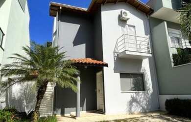 Imagem: A casa em condomínio possui 3 Dormitórios, 3 Banheiros, 3