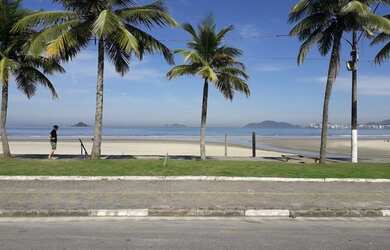 Imagem: A casa possui 5 Dormitórios, 5 Banheiros, 5.000m² de Área