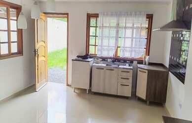 Imagem: A casa possui 3 Dormitórios, 1 Banheiro, 3 Vagas na garagem