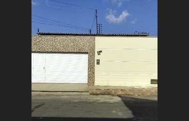 Imagem: A casa possui 2 Dormitórios, 2 Banheiros e está localizado