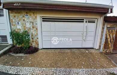 Imagem: A casa possui 3 Dormitórios, 1 Banheiro, 2 Vagas na garagem