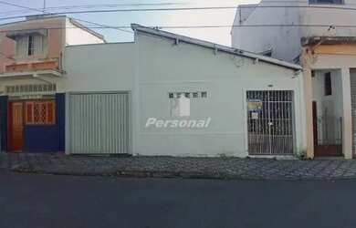 Imagem: A casa possui 3 Dormitórios, 1 Banheiro, 1 Vaga na garagem