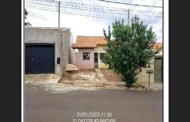 Imagem: A casa possui 2 Dormitórios, 1 Banheiro, 170m² de Área e