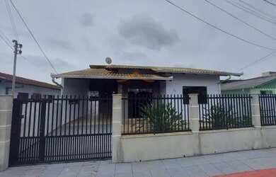 Imagem: A casa possui 2 Dormitórios, 1 Banheiro, 270m² de Área e