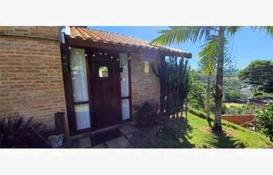 Imagem: A casa em condomínio possui 3 Dormitórios, 2 Banheiros, 2