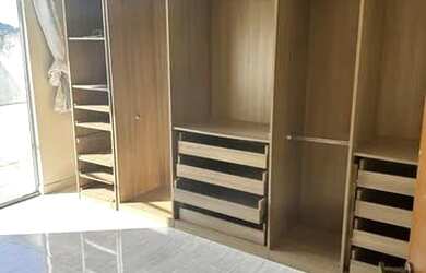 Imagem: A casa possui 5 Dormitórios, 3 Banheiros, 2 Vagas na garagem