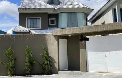 Imagem: A casa em condomínio possui 4 Dormitórios, 5 Banheiros, 3
