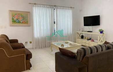 Imagem: A casa possui 3 Dormitórios, 5 Banheiros, 4 Vagas na garagem