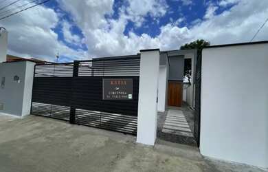 Imagem: A casa à venda possui 3 Dormitórios, 2 Banheiros e 3 Vagas