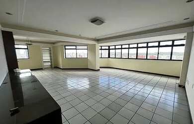 Imagem: O apartamento possui 3 Dormitórios, 5 Banheiros, 2 Vagas na