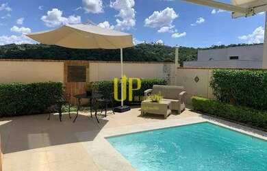 Imagem: A casa em condomínio possui 4 Dormitórios, 5 Banheiros, 4