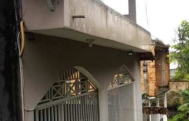 Imagem: A casa possui 3 Dormitórios, 2 Banheiros, 150m² de Área e