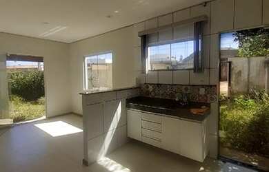 Imagem: A casa possui 3 Dormitórios, 2 Banheiros, 3 Vagas na garagem