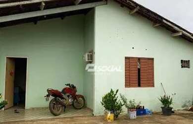 Imagem: A casa possui 3 Dormitórios, 3 Banheiros, 5 Vagas na garagem