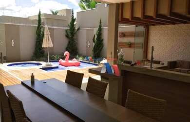 Imagem: A casa em condomínio possui 3 Dormitórios, 5 Banheiros, 4