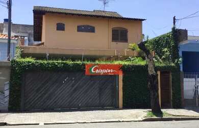 Imagem: A casa possui 3 Dormitórios, 3 Banheiros, 4 Vagas na garagem