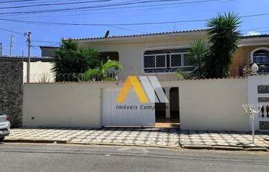 Imagem: A casa possui 3 Dormitórios, 4 Banheiros, 4 Vagas na garagem