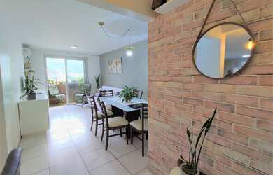 Imagem: O apartamento possui 3 Dormitórios, 2 Banheiros, 81m² de Área