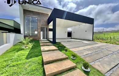 Imagem: A casa em condomínio possui 3 Dormitórios, 1 Banheiro, 2 Vagas