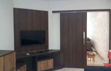 Imagem: A casa possui 3 Dormitórios, 3 Banheiros, 4 Vagas na garagem