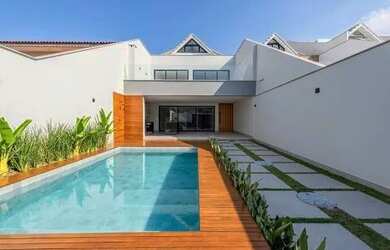 Imagem: A casa em condomínio possui 5 Dormitórios, 3 Banheiros, 3