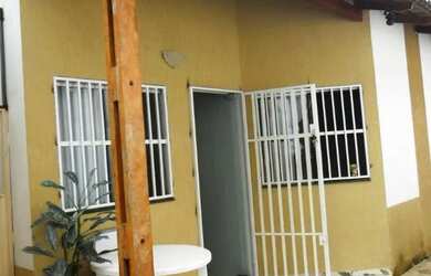 Imagem: A casa em condomínio possui 3 Dormitórios, 2 Banheiros, 1