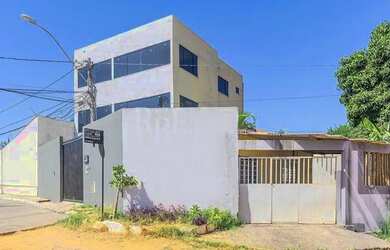 Imagem: A casa em condomínio possui 4 Dormitórios, 1 Banheiro, 2 Vagas