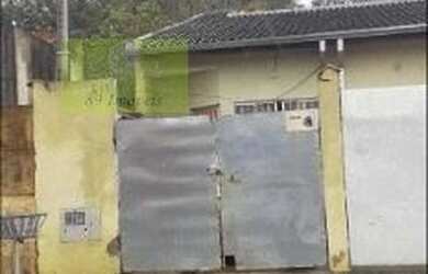 Imagem: A casa possui 2 Dormitórios, 1 Banheiro, 1 Vaga na garagem