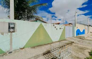 Imagem: A casa possui 3 Dormitórios, 2 Banheiros, 2 Vagas na garagem