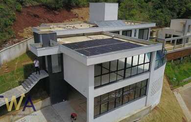 Imagem: A casa em condomínio possui 4 Dormitórios, 5 Banheiros, 4