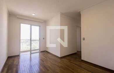 Imagem: O apartamento possui 3 Dormitórios, 1 Banheiro, 1 Vaga na garagem