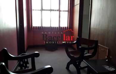 Imagem: O depósito possui 110m² de Área e está localizado em Centro