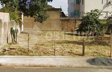 Imagem: O terreno possui 360m² de Área e está localizado em Segismundo