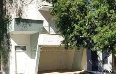 Imagem: A casa em condomínio possui 3 Dormitórios, 1 Banheiro, 4 Vagas