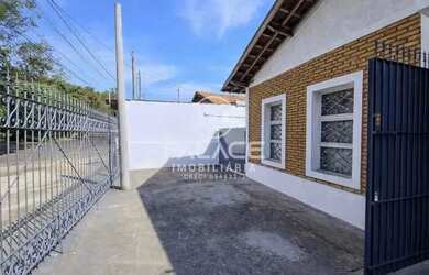 Imagem: A casa possui 2 Dormitórios, 2 Banheiros, 5 Vagas na garagem